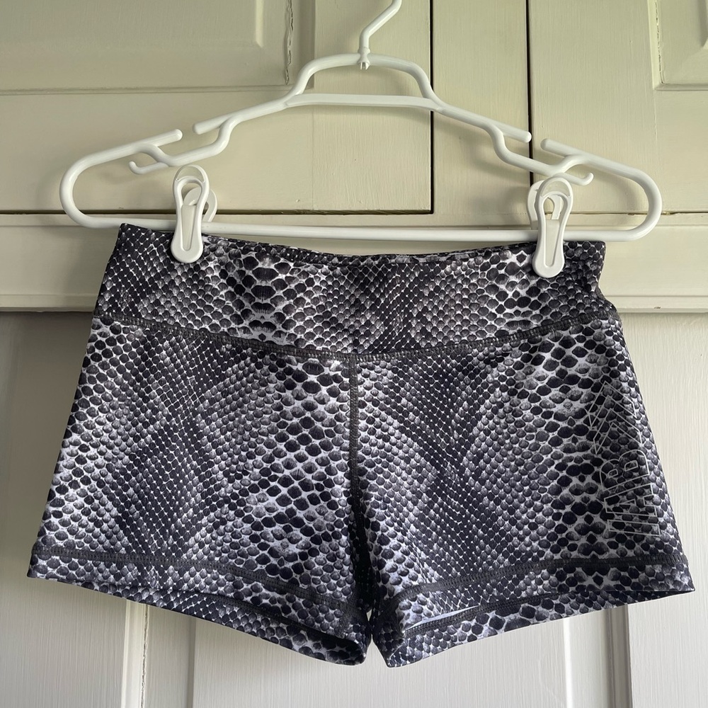 Stylish Black Snake Print Women's Shorts